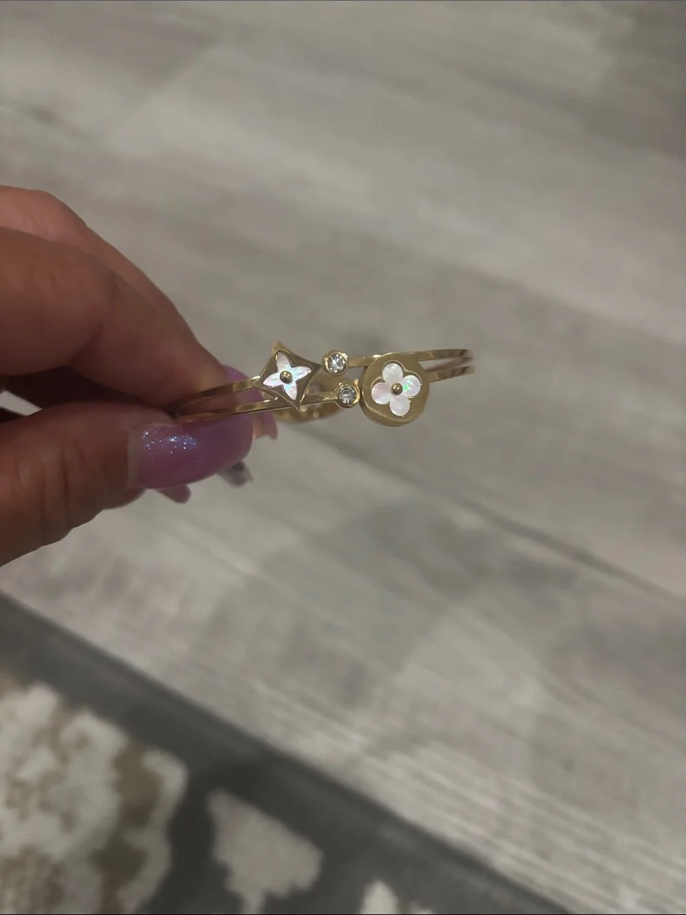 N/A elegant gold